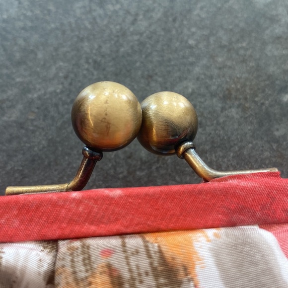 Chico’s silk pleated clutch GUC - Picture 6 of 14